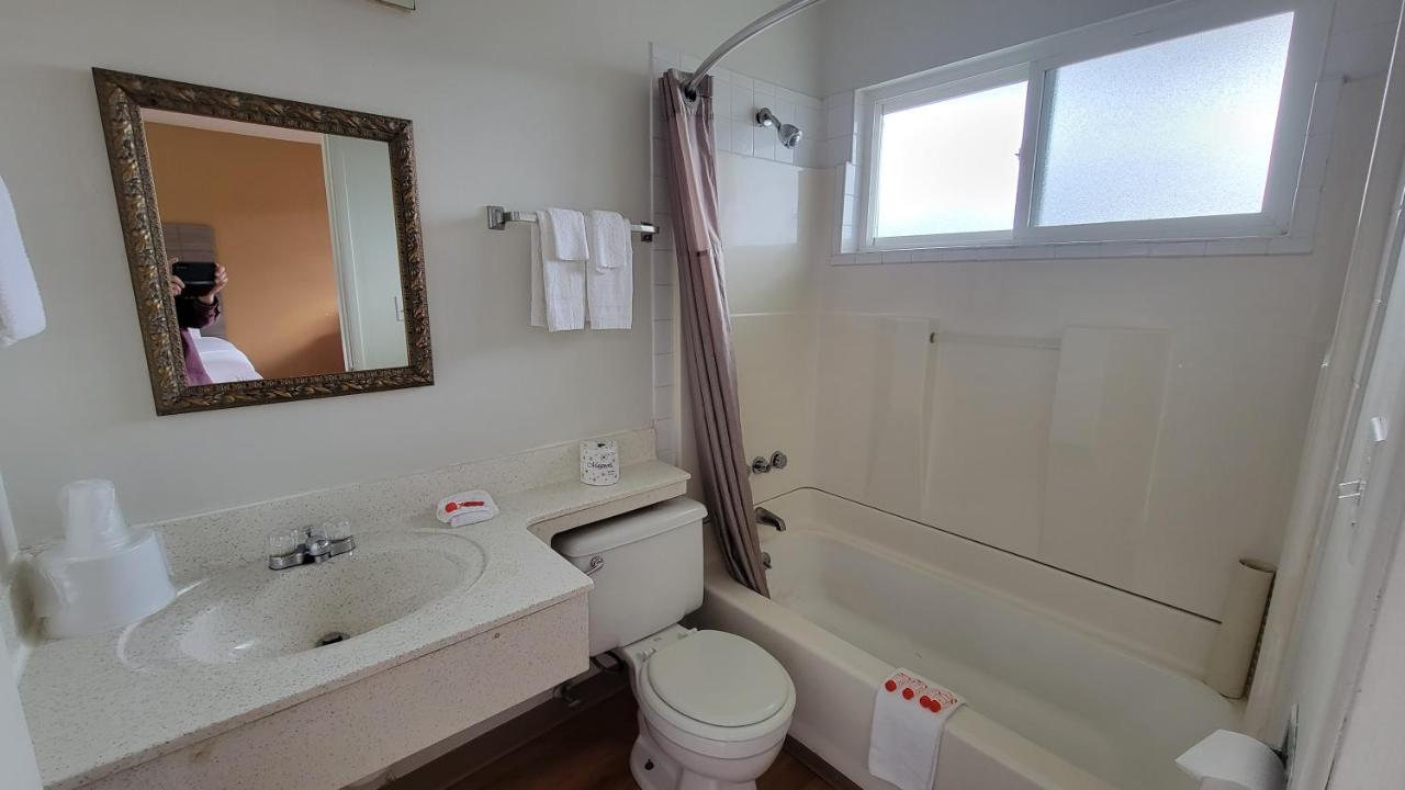 | Kalama Hotel