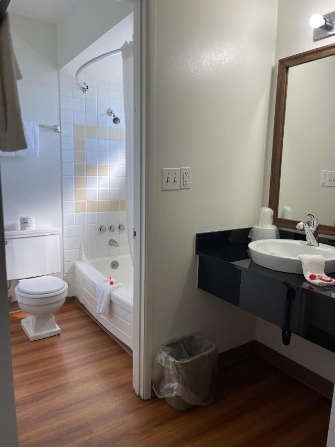 | Kalama Hotel