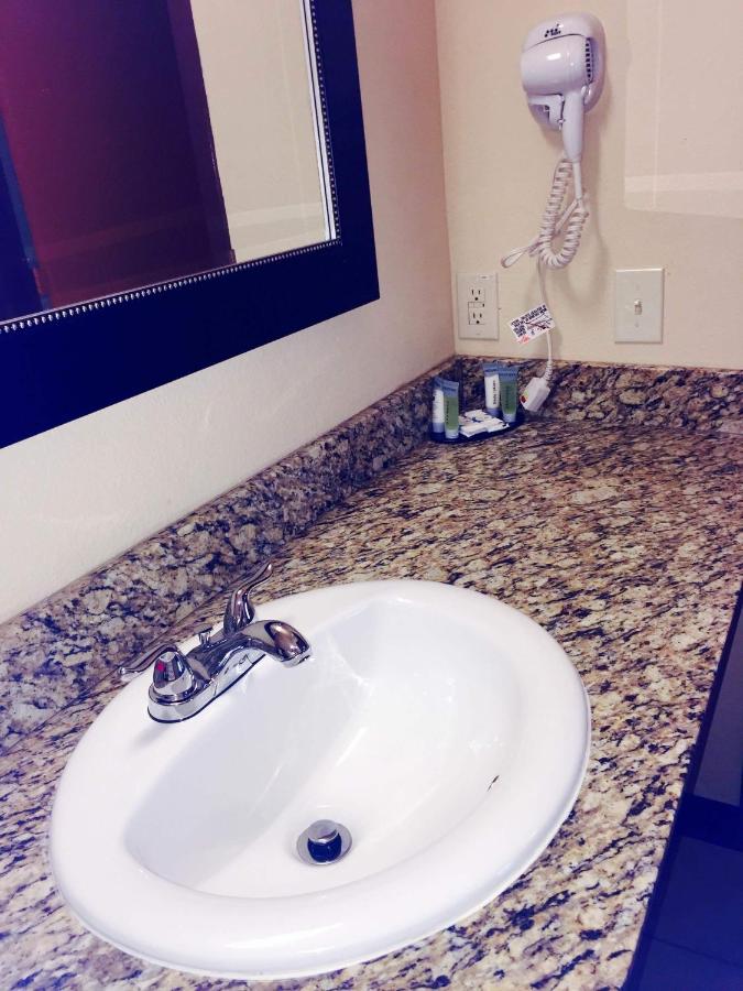 | Texan Inn and Suites Tilden
