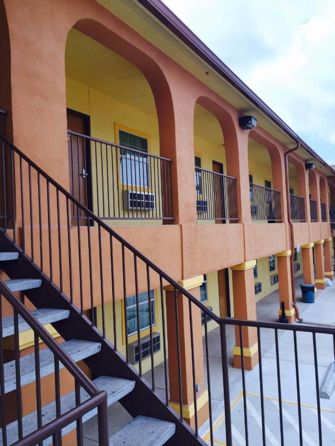 | Texan Inn and Suites Tilden