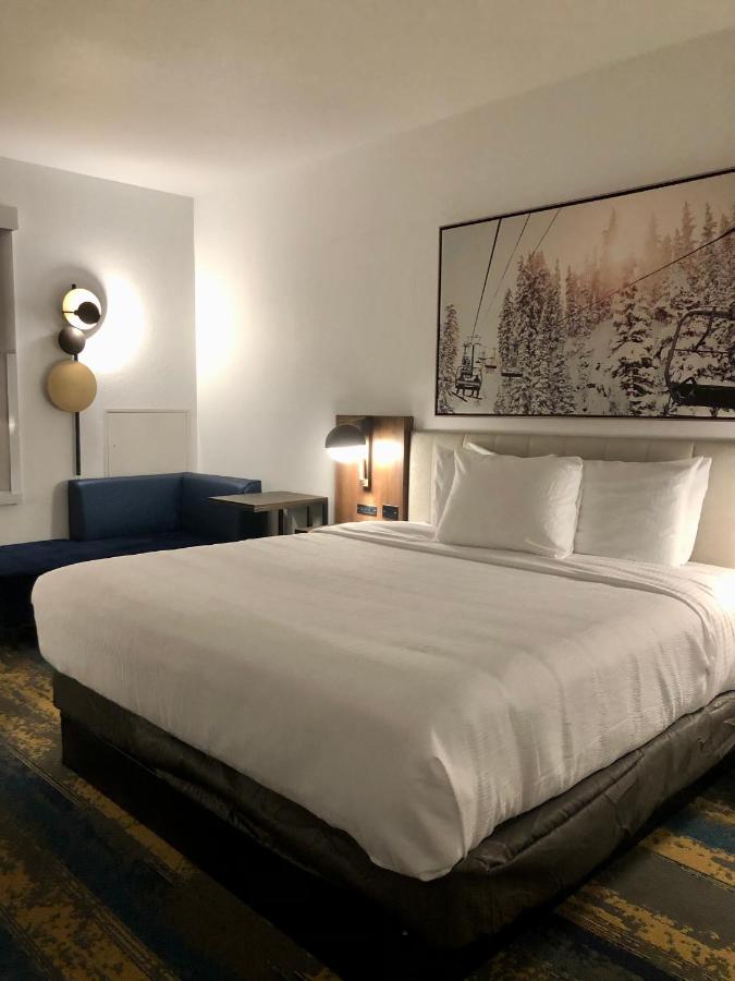 King Room - Non-Smoking at La Quinta Inn & Suites by Wyndham Denver Parker