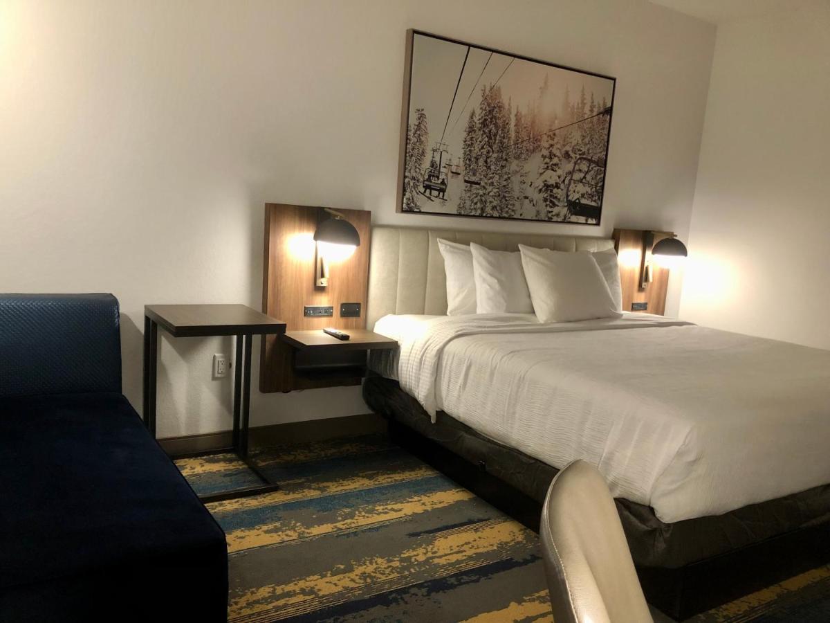 King Room - Non-Smoking at La Quinta Inn & Suites by Wyndham Denver Parker