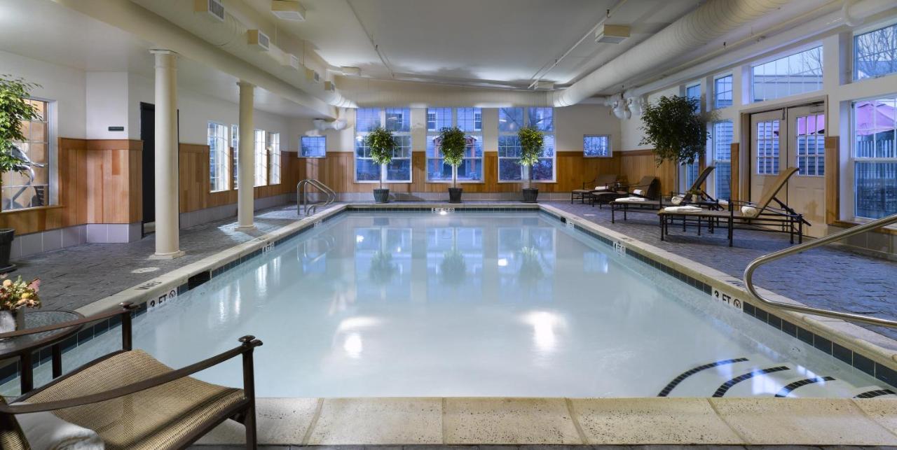 | Green Mountain Suites Hotel