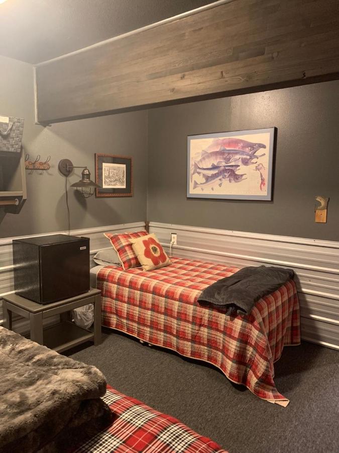 | Clam Gulch Lodge