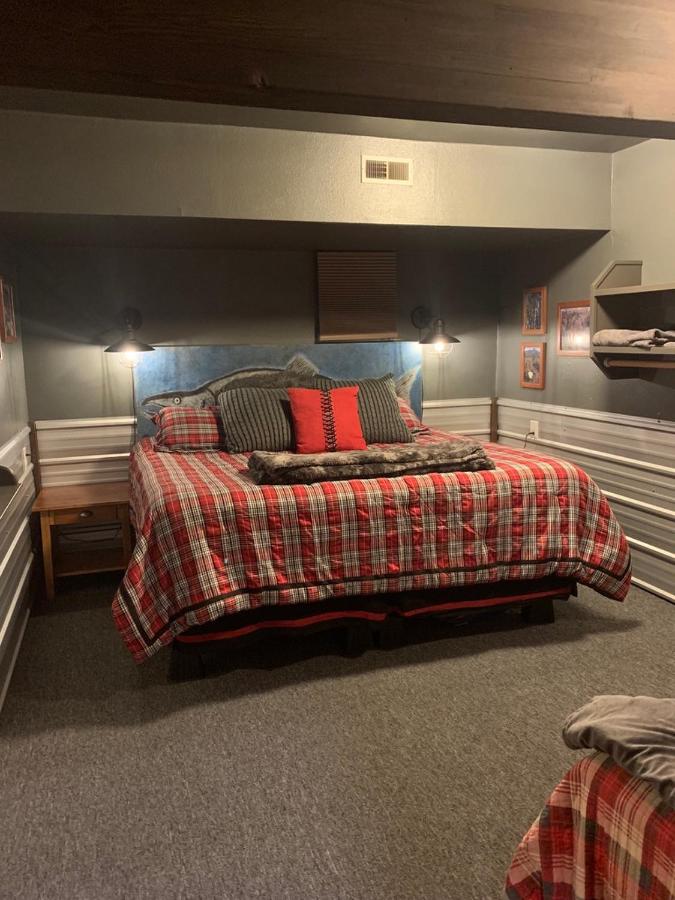 | Clam Gulch Lodge