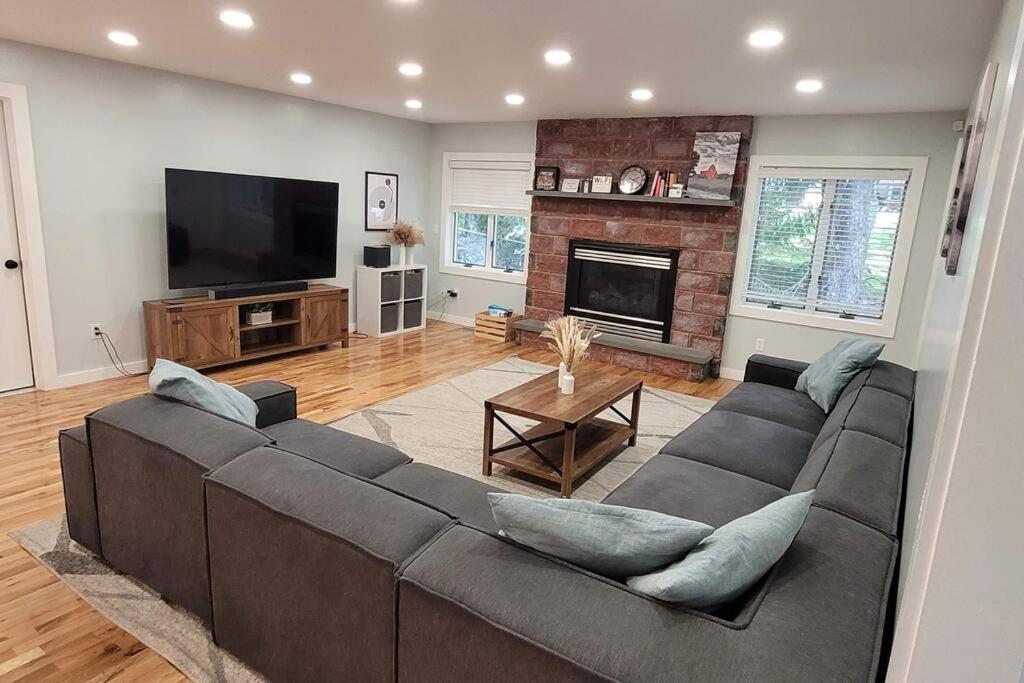 | Indoor Hotub, Luxury Villa w/ Pool, Game Room+, 20