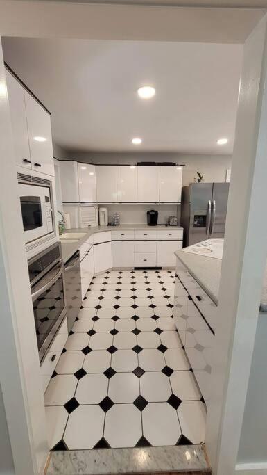  | Indoor Hotub, Luxury Villa w/ Pool, Game Room+, 20