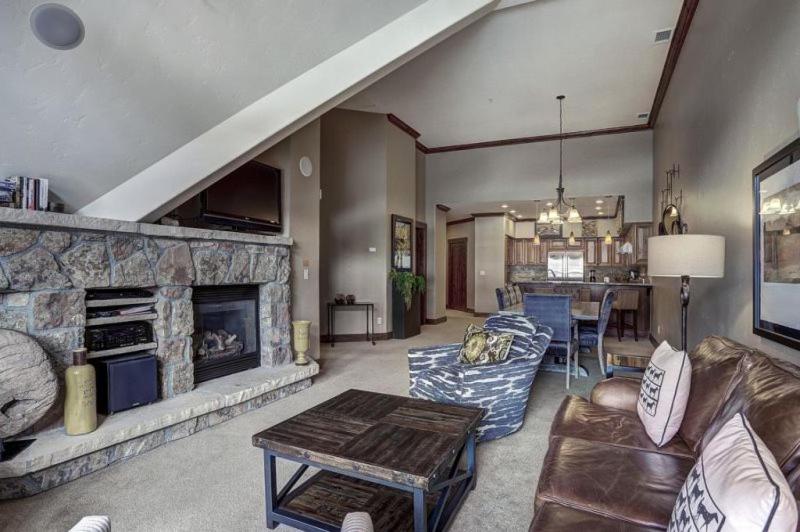 Four-Bedroom Condo at Crystal Peak Lodge, A Vail Resorts Property