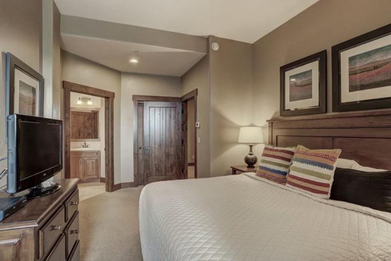 Four-Bedroom Condo at Crystal Peak Lodge, A Vail Resorts Property