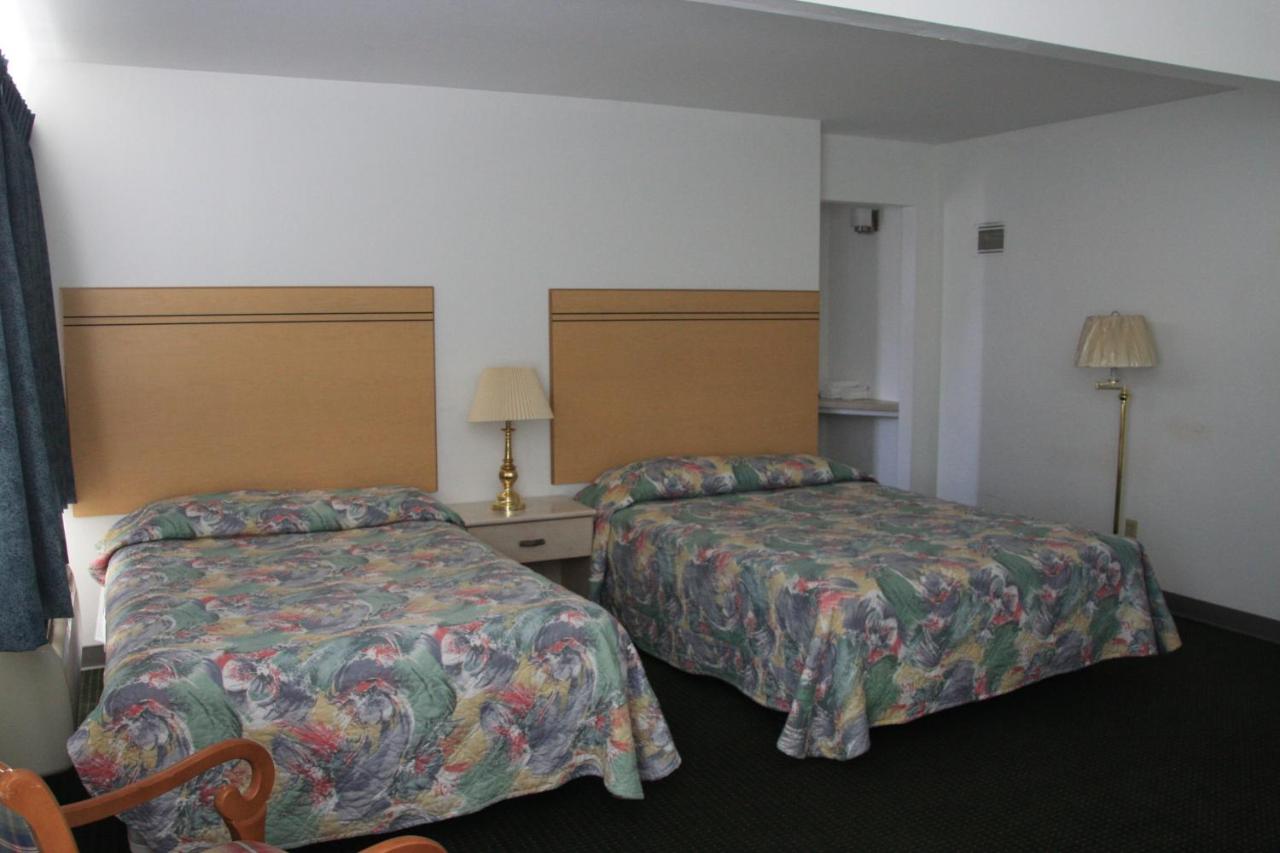 | Redwood Inn