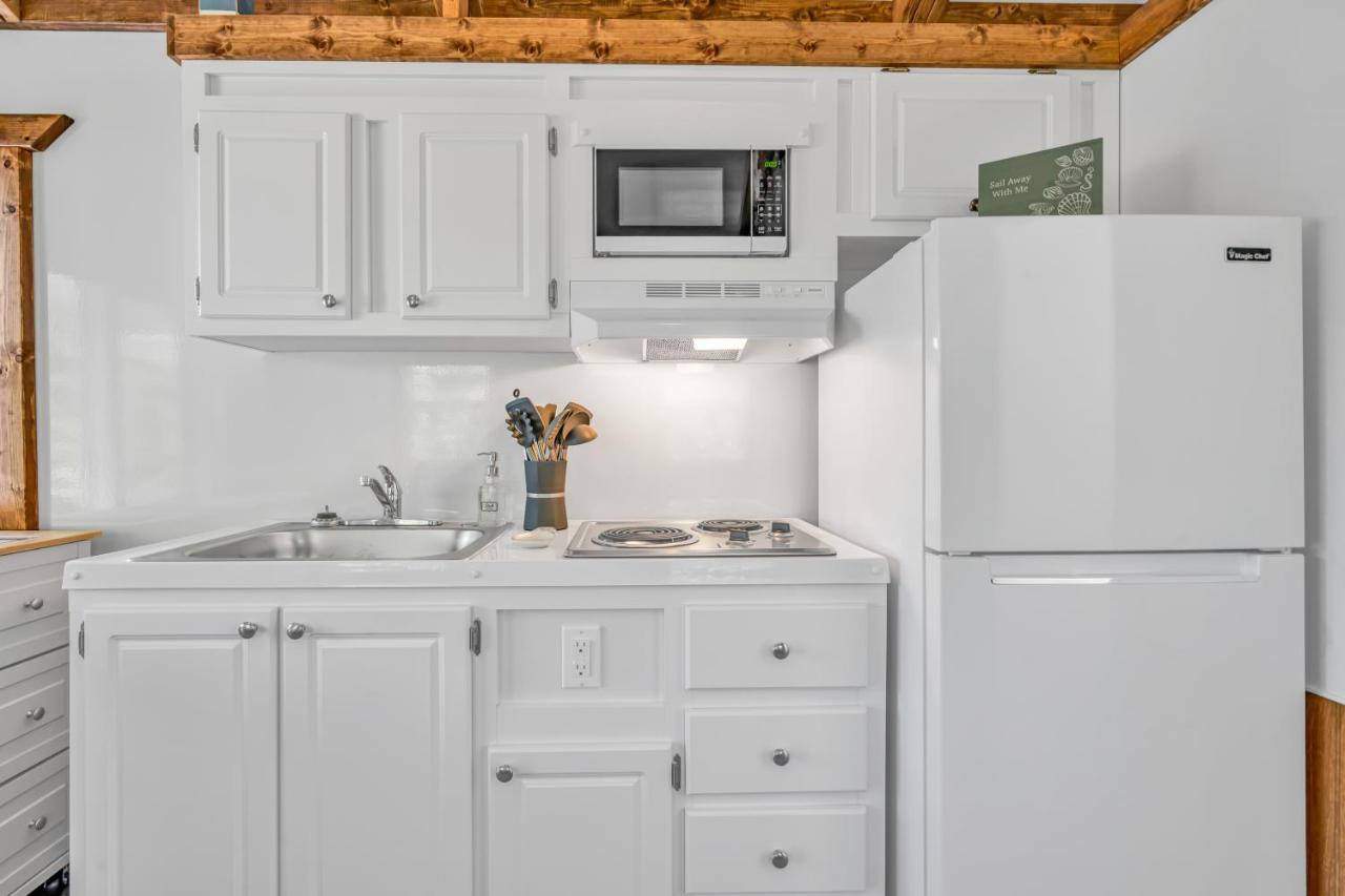 | Aqua Lodges at Coconut Cay Rv and Marina