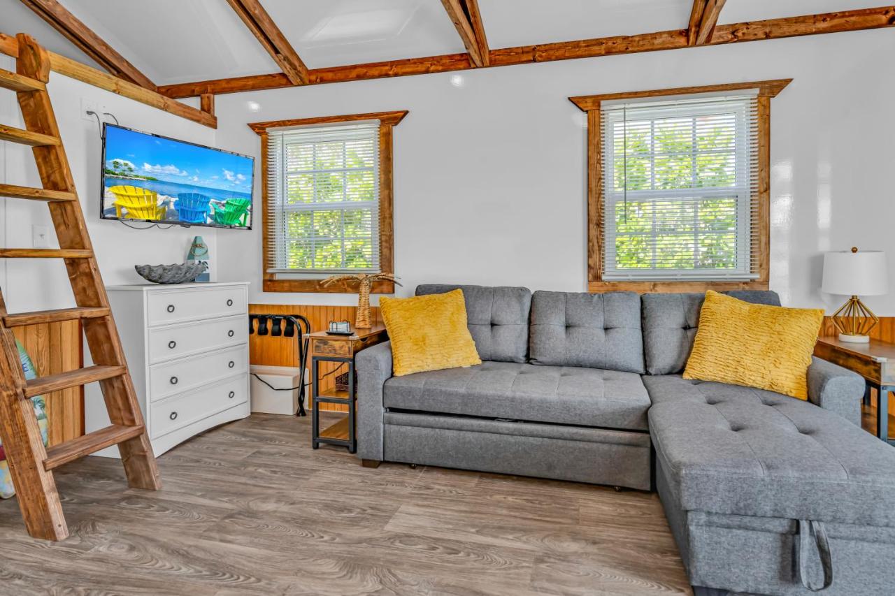 | Aqua Lodges at Coconut Cay Rv and Marina