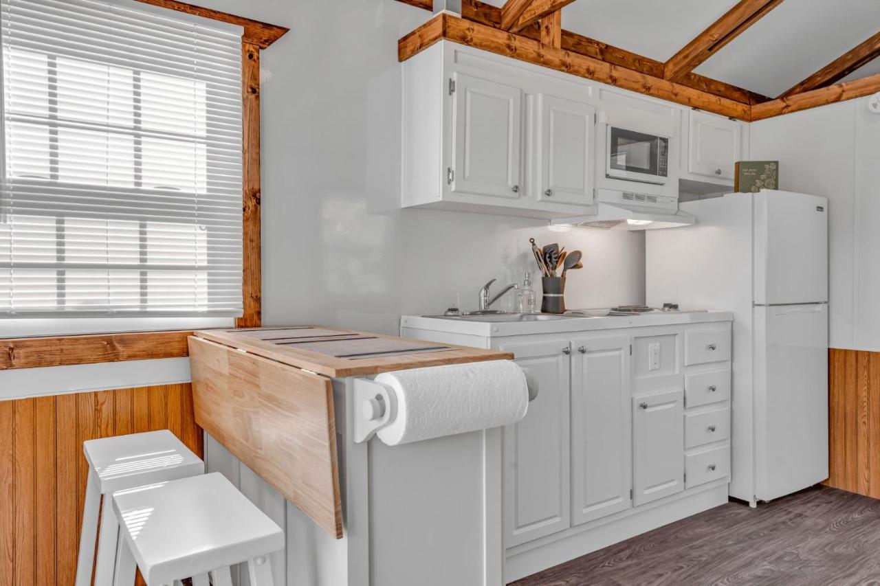 | Aqua Lodges at Coconut Cay Rv and Marina