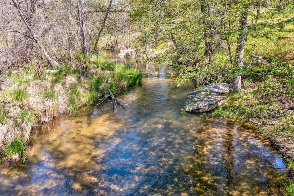 | Private Resort Home in Yosemite w/River, 4Br-5Ba