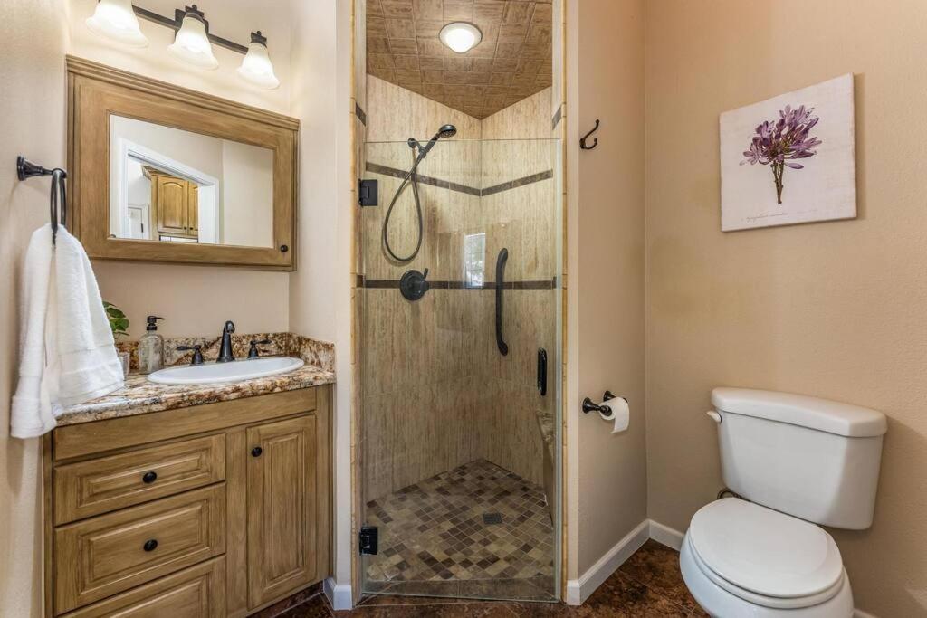| Private Resort Home in Yosemite w/River, 4Br-5Ba