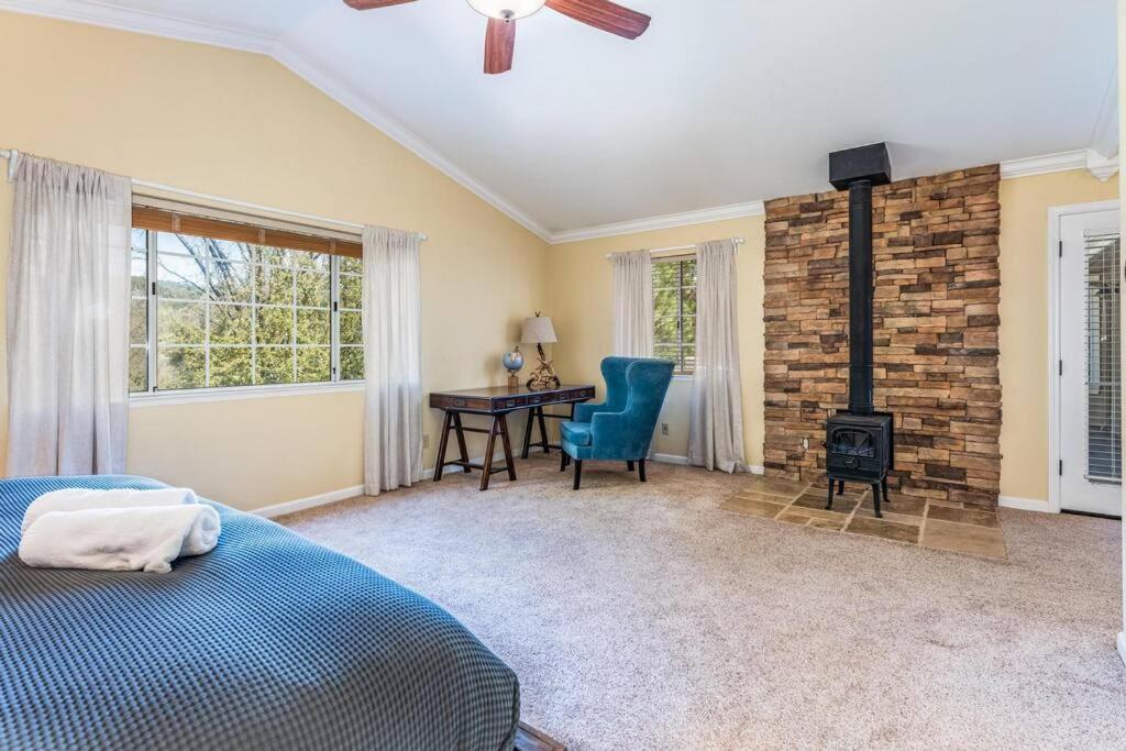 | Private Resort Home in Yosemite w/River, 4Br-5Ba