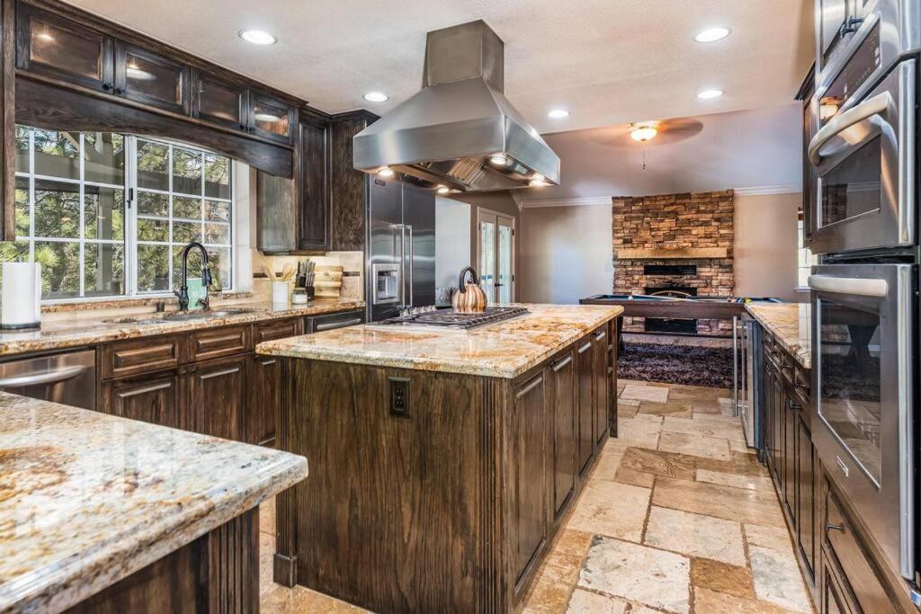 | Private Resort Home in Yosemite w/River, 4Br-5Ba