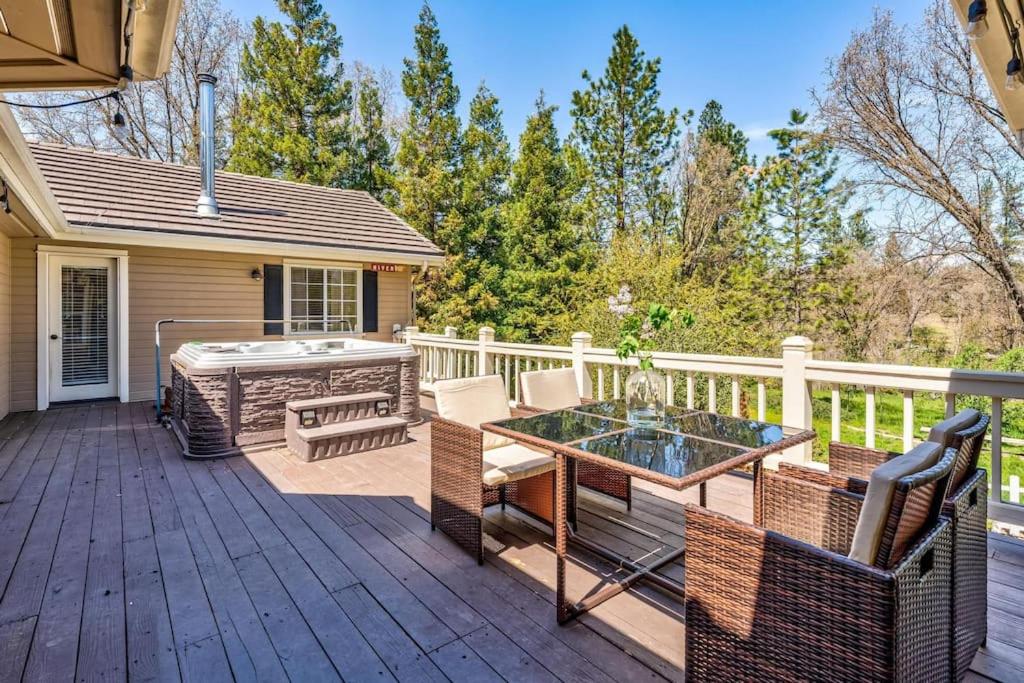 | Private Resort Home in Yosemite w/River, 4Br-5Ba