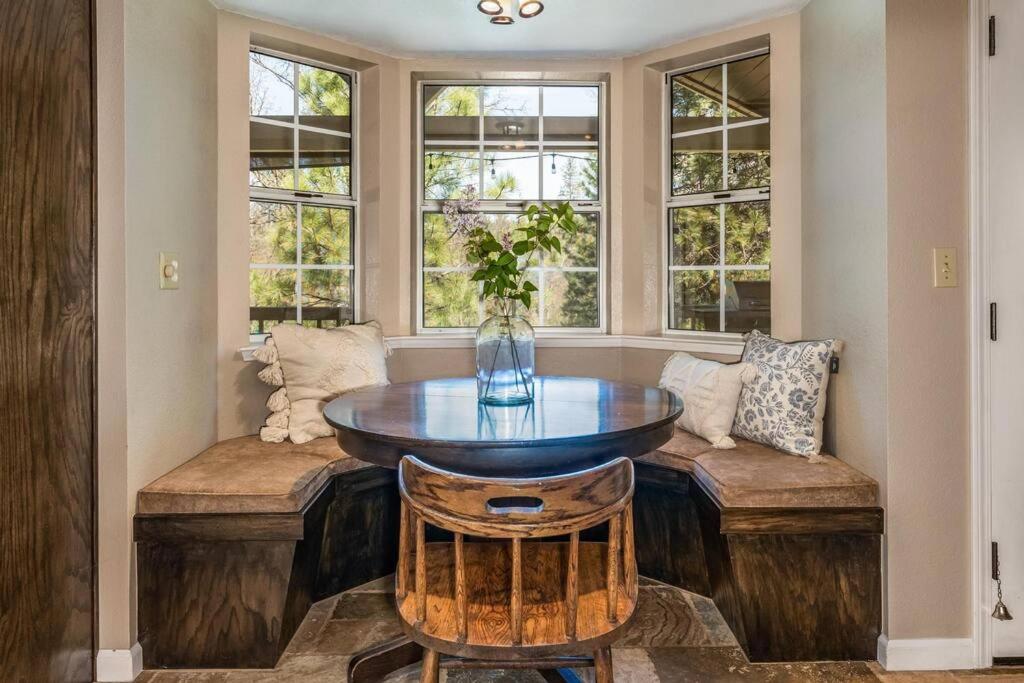 | Private Resort Home in Yosemite w/River, 4Br-5Ba
