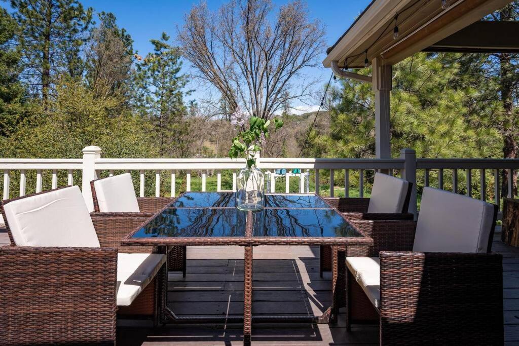 | Private Resort Home in Yosemite w/River, 4Br-5Ba