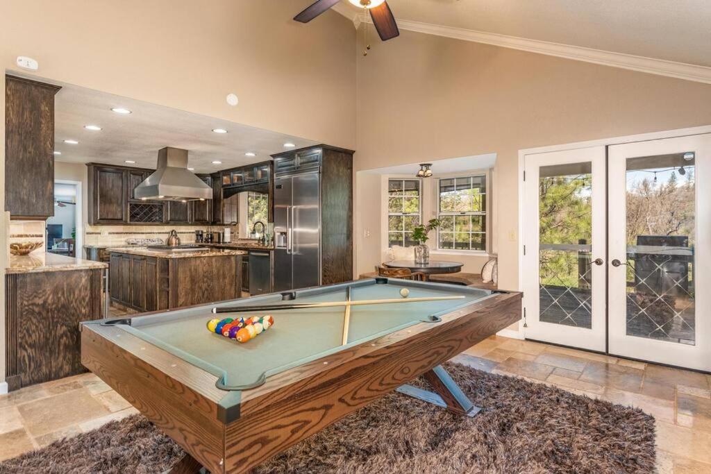 | Private Resort Home in Yosemite w/River, 4Br-5Ba