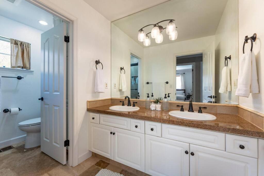 | Private Resort Home in Yosemite w/River, 4Br-5Ba