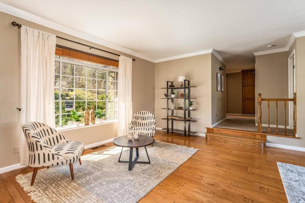 | Private Resort Home in Yosemite w/River, 4Br-5Ba