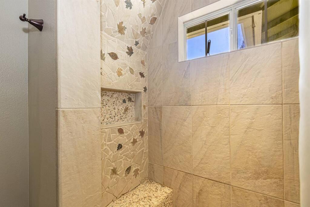 | MountainCabin w/ HotTub GameRoom Yosemite BassLake