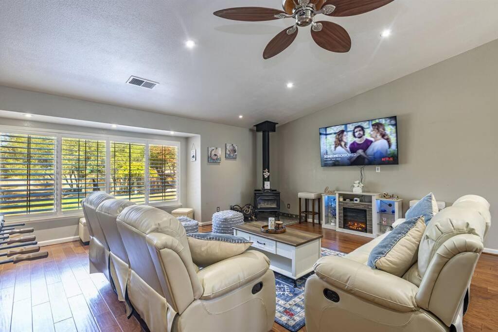 | MountainCabin w/ HotTub GameRoom Yosemite BassLake