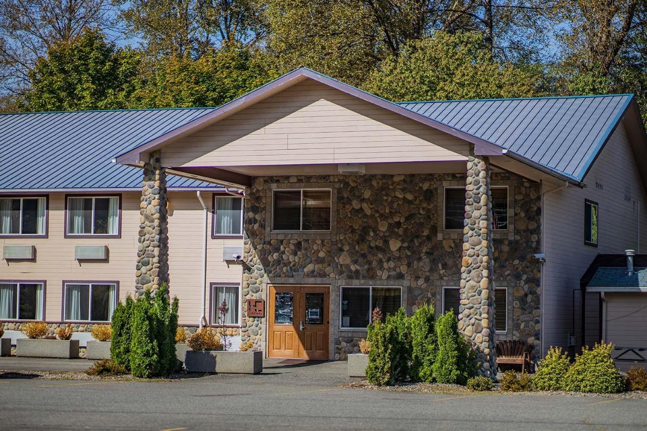 | Crest Trail Lodge