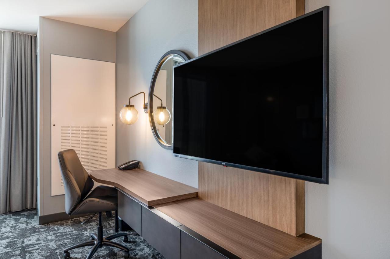 Crowne Plaza Kearney, an IHG Hotel