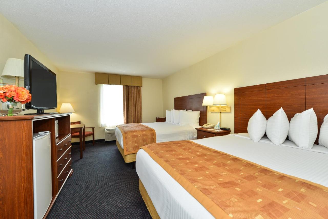 Double Room with Two Double Beds - Non-Smoking at Deluxe Inn Wytheville