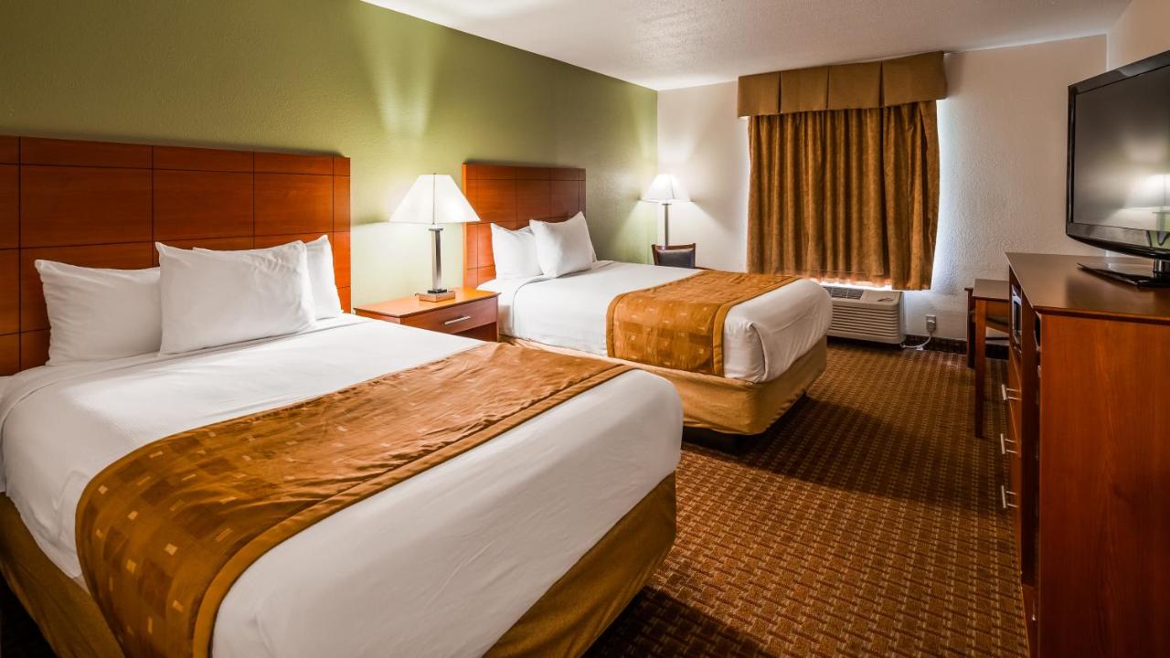 Queen Room with Two Queen Beds - Non-Smoking at Deluxe Inn Wytheville