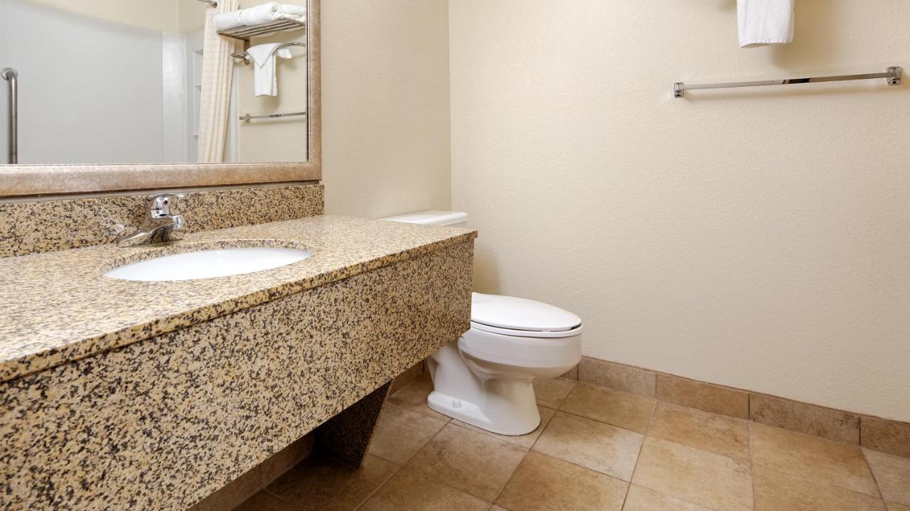 Executive King Room - Non-Smoking at Deluxe Inn Wytheville