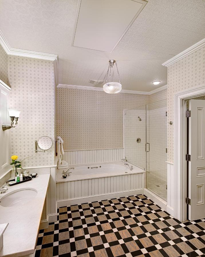 Deluxe Room at Wentworth Mansion