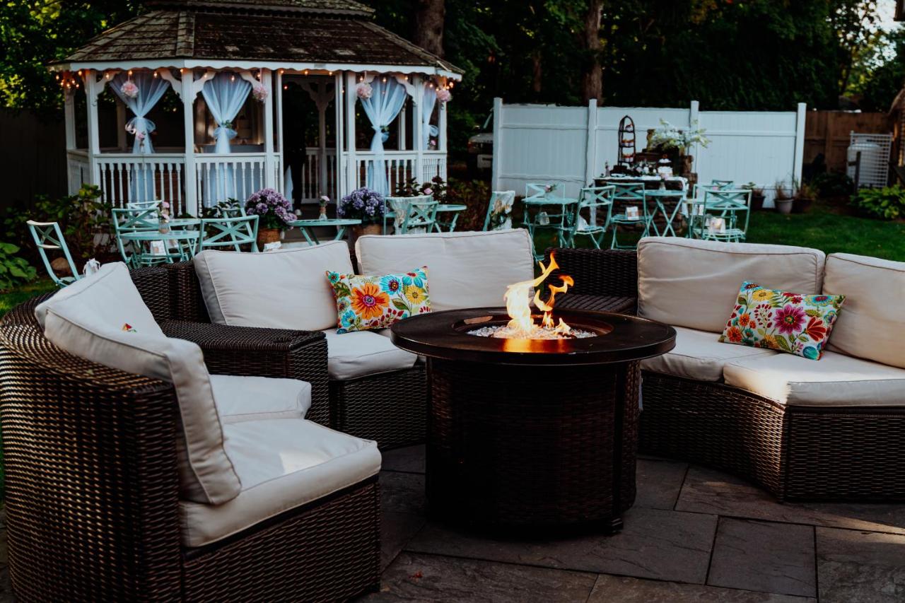 | Westbrook Inn Bed and Breakfast
