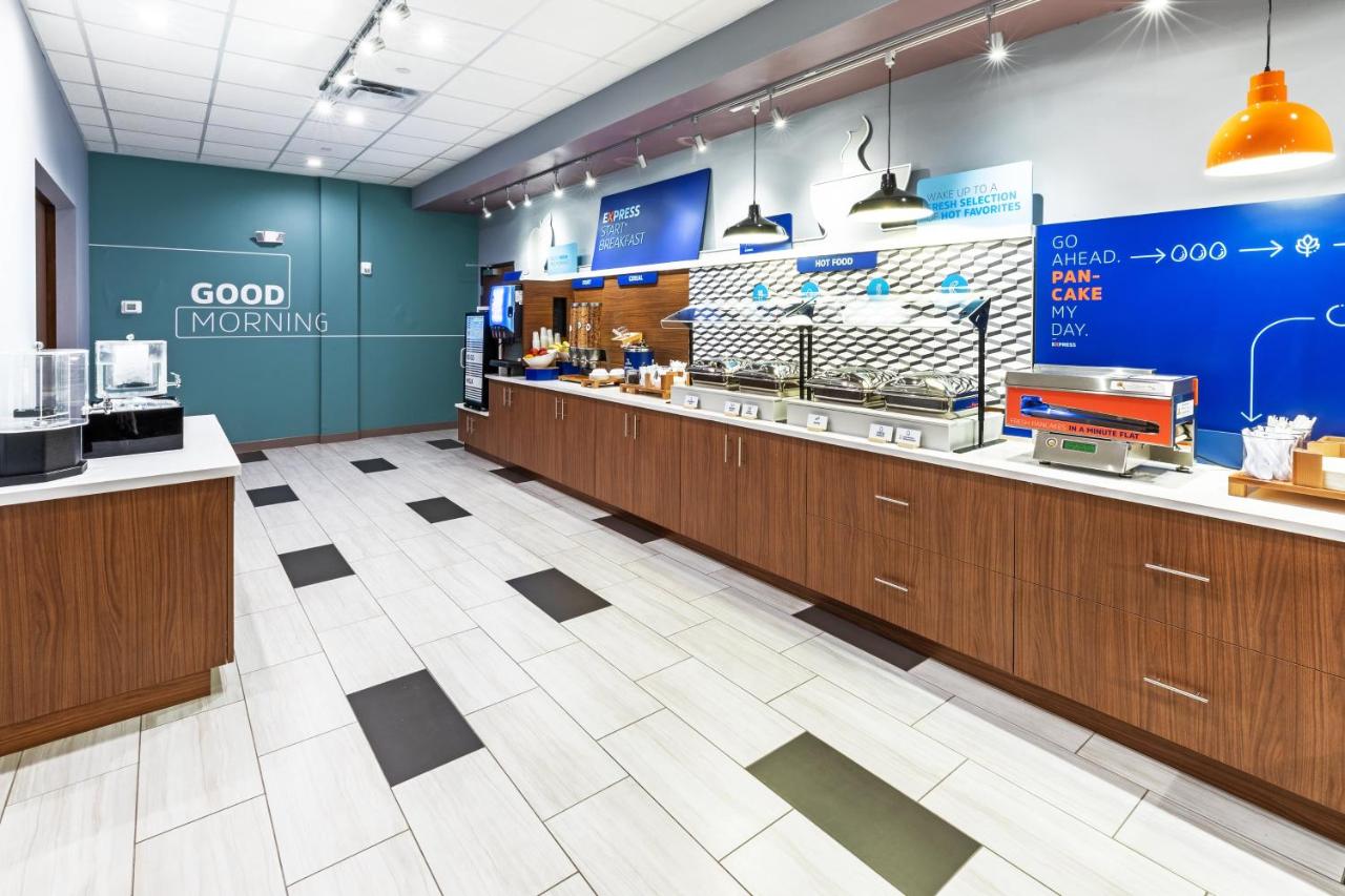  | Holiday Inn Express & Suites - Houston - N Downtown, an IHG Hotel