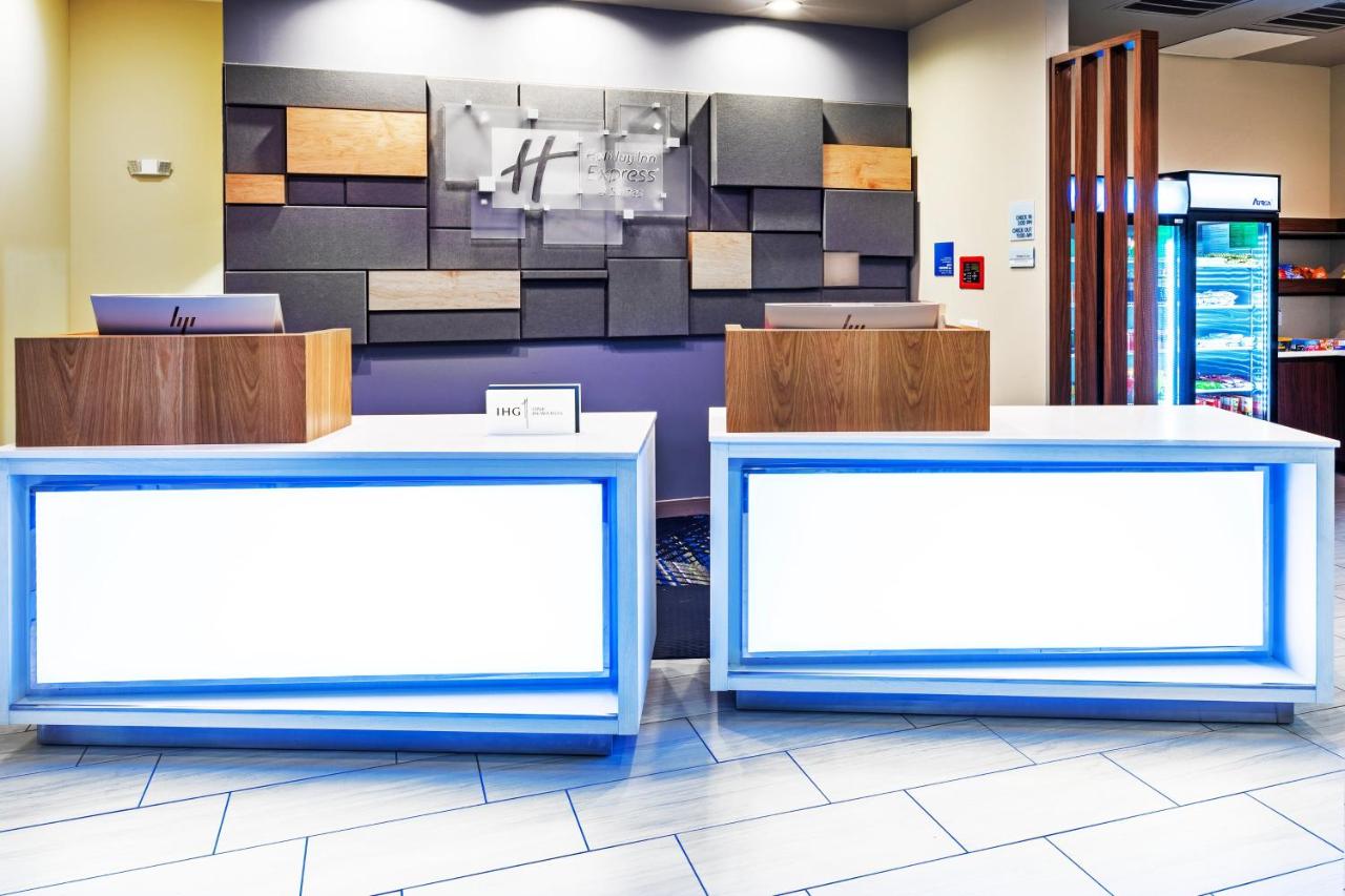  | Holiday Inn Express & Suites - Houston - N Downtown, an IHG Hotel