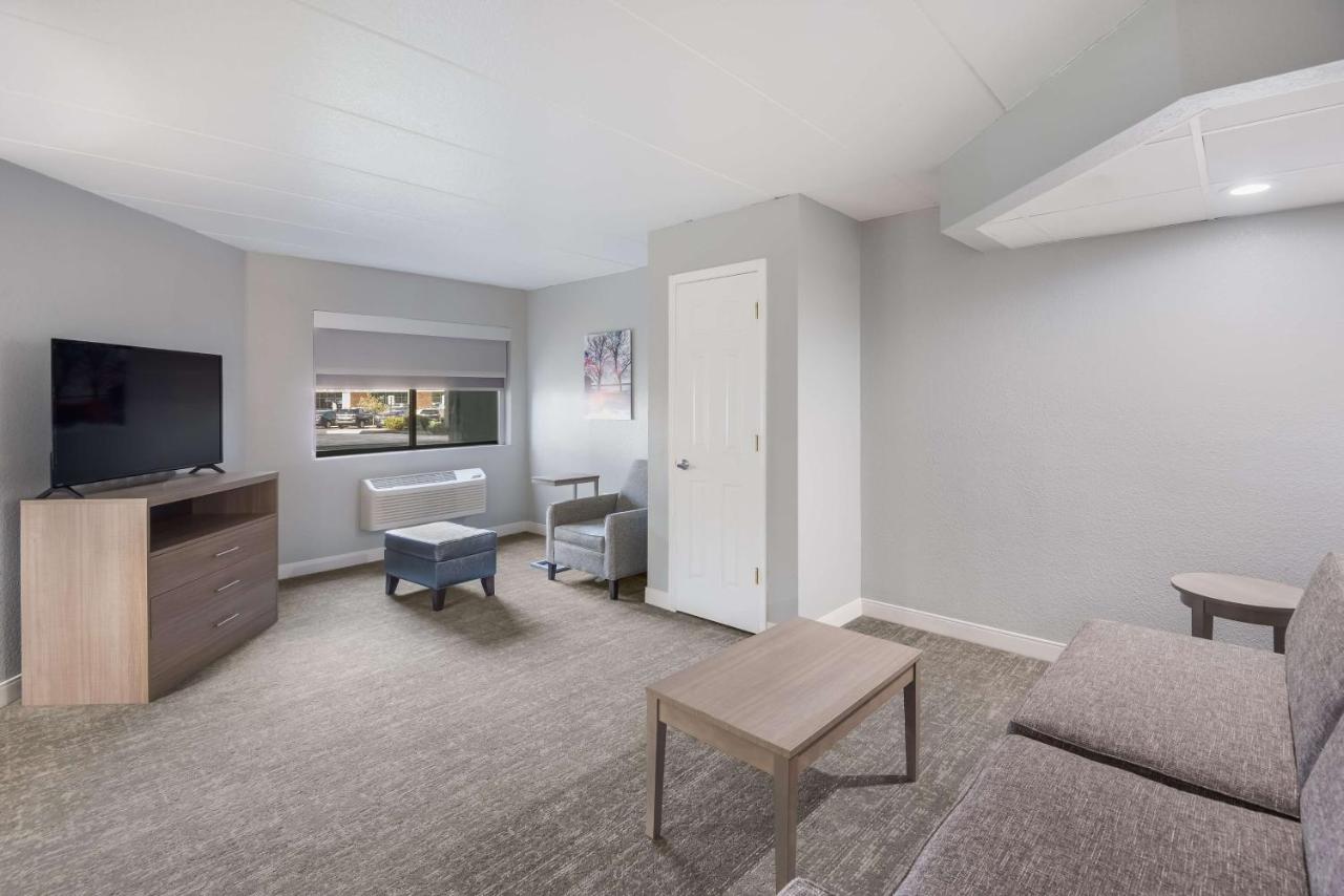 King Suite with Sofa Bed at Best Western Fort Wayne I-69 North