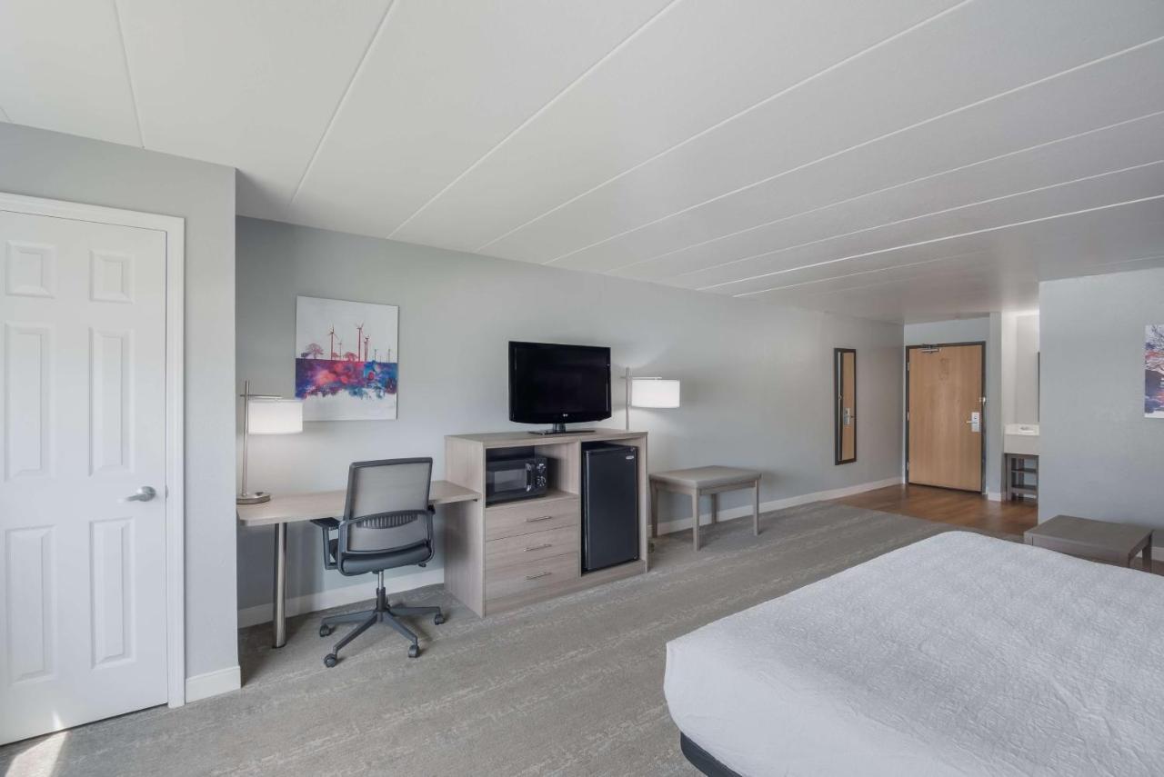 King Suite with Sofa Bed at Best Western Fort Wayne I-69 North