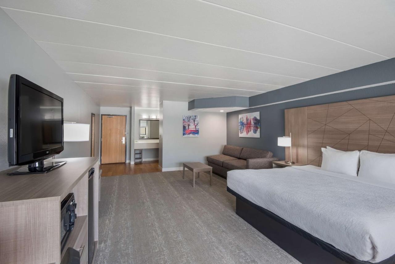 King Suite with Sofa Bed at Best Western Fort Wayne I-69 North