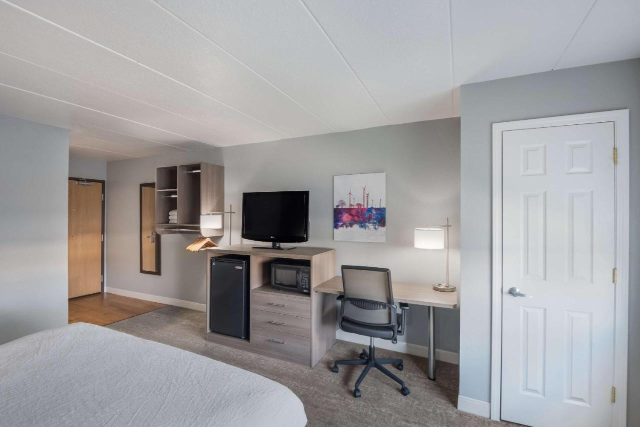 King Room with Roll-In Shower - Disability Access at Best Western Fort Wayne I-69 North