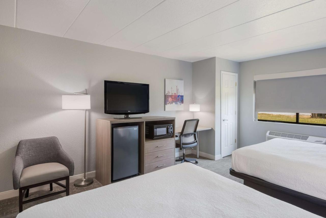 Queen Room with Two Queen Beds at Best Western Fort Wayne I-69 North