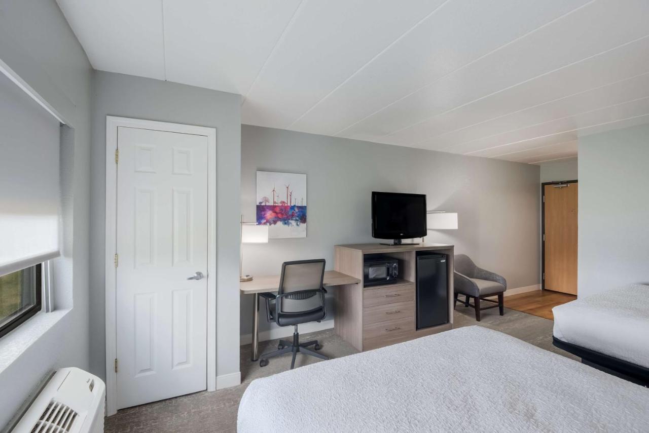Queen Room with Two Queen Beds at Best Western Fort Wayne I-69 North