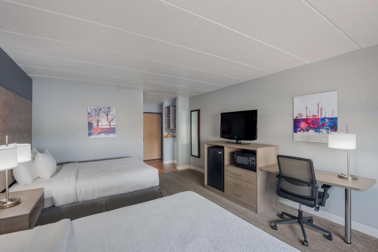 Queen Room with Two Queen Beds and Walk-in Shower - Disability Access at Best Western Fort Wayne I-69 North