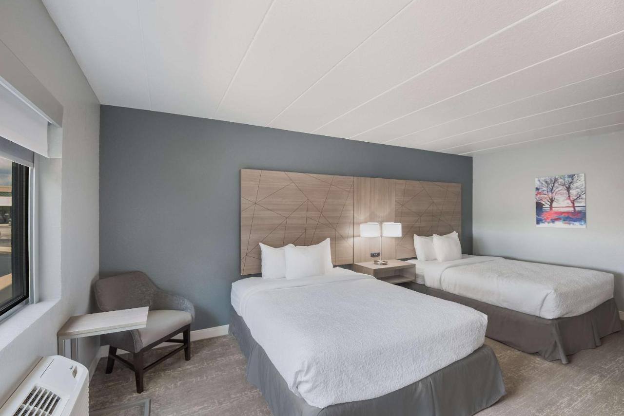 Queen Room with Two Queen Beds and Walk-in Shower - Disability Access at Best Western Fort Wayne I-69 North