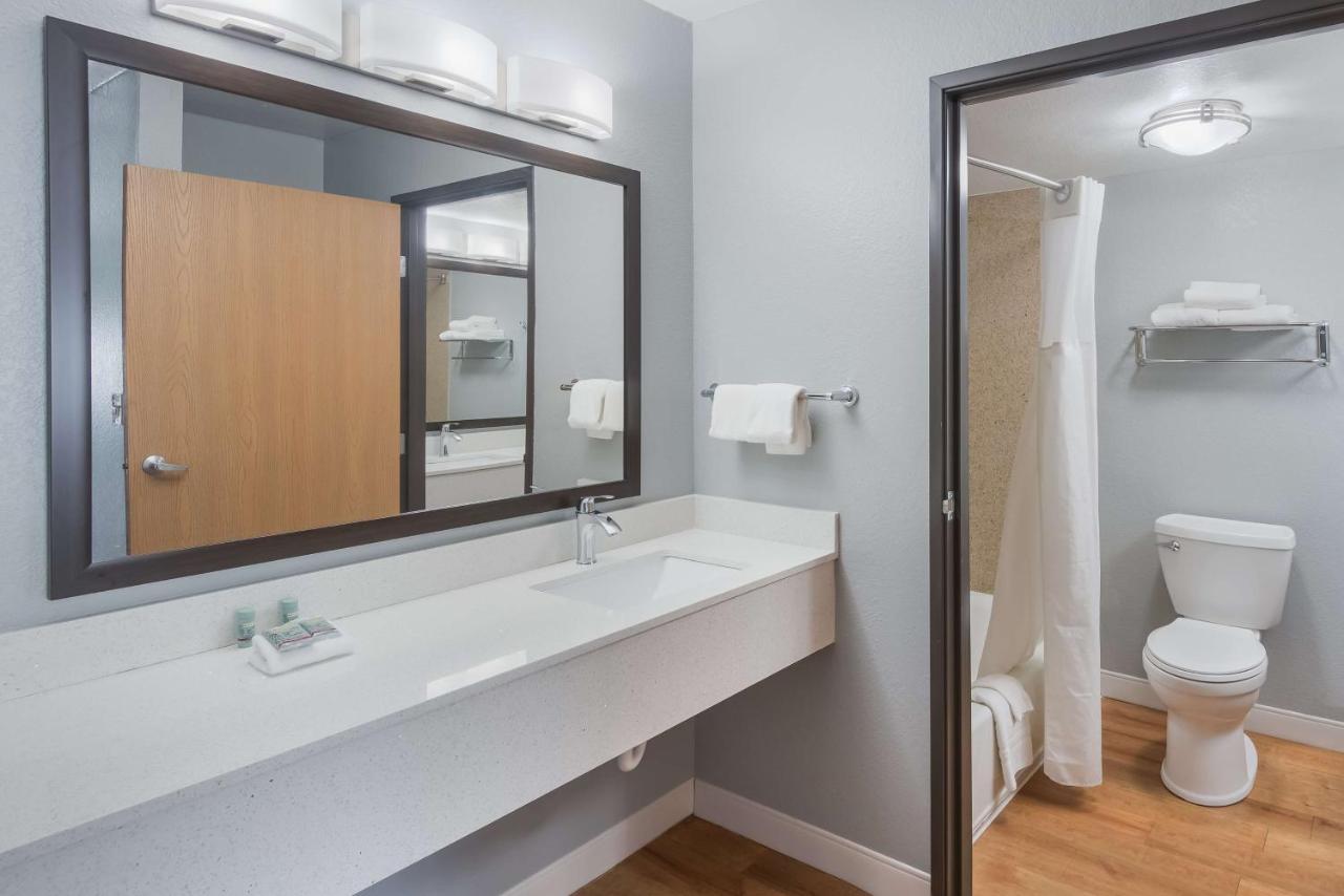 King Suite with Sofa Bed at Best Western Fort Wayne I-69 North