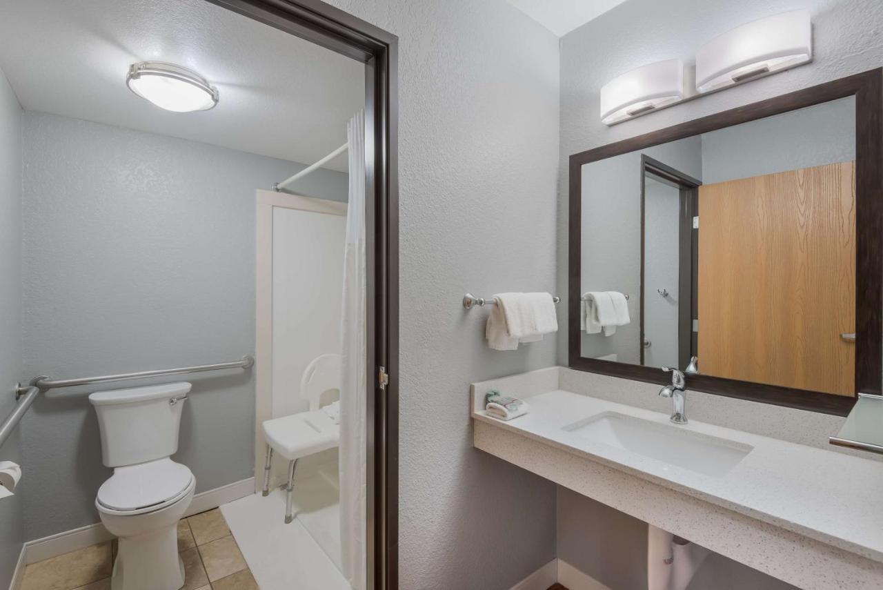 King Room with Roll-In Shower - Disability Access at Best Western Fort Wayne I-69 North