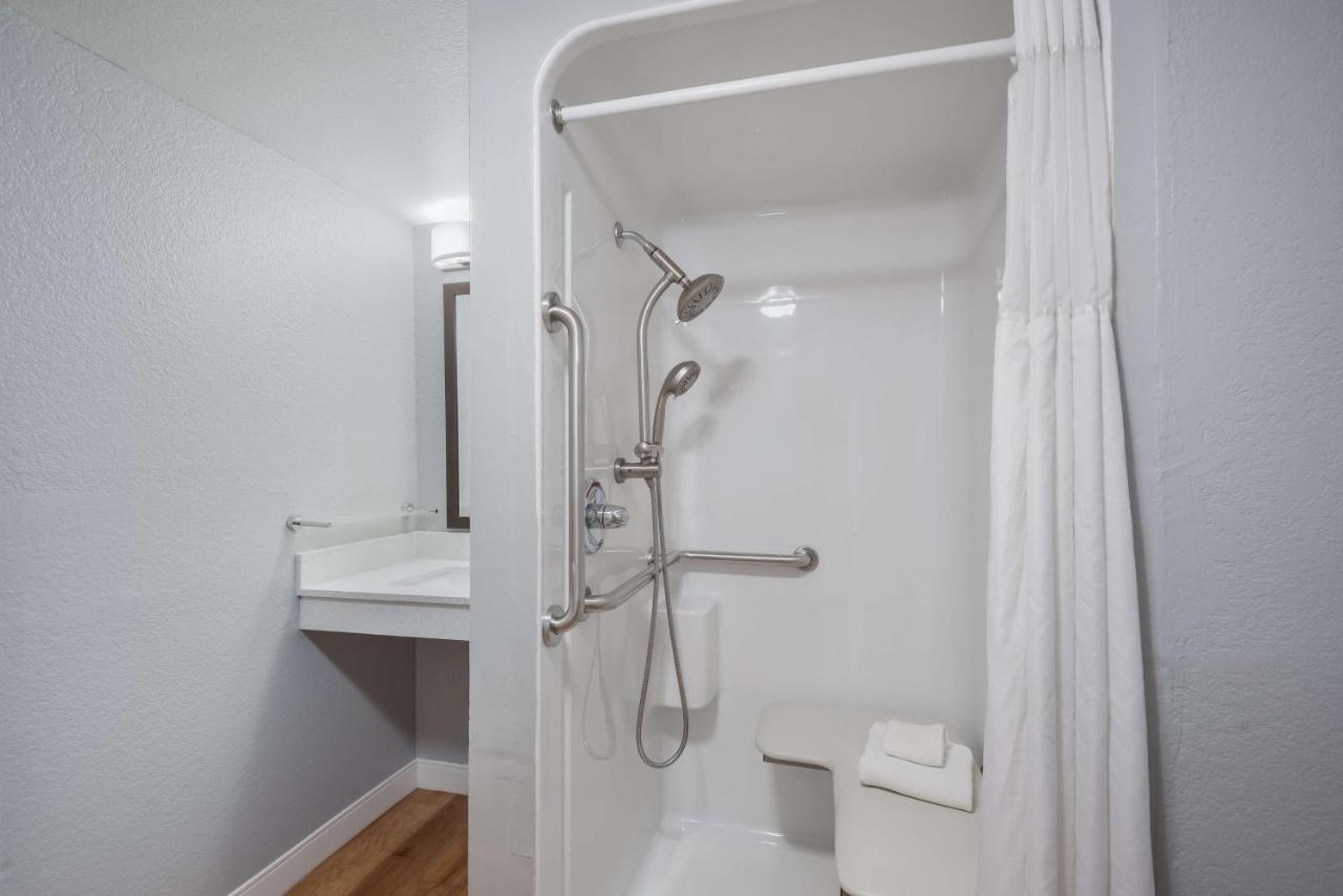 King Suite with Walk-in Shower - Disability Access at Best Western Fort Wayne I-69 North