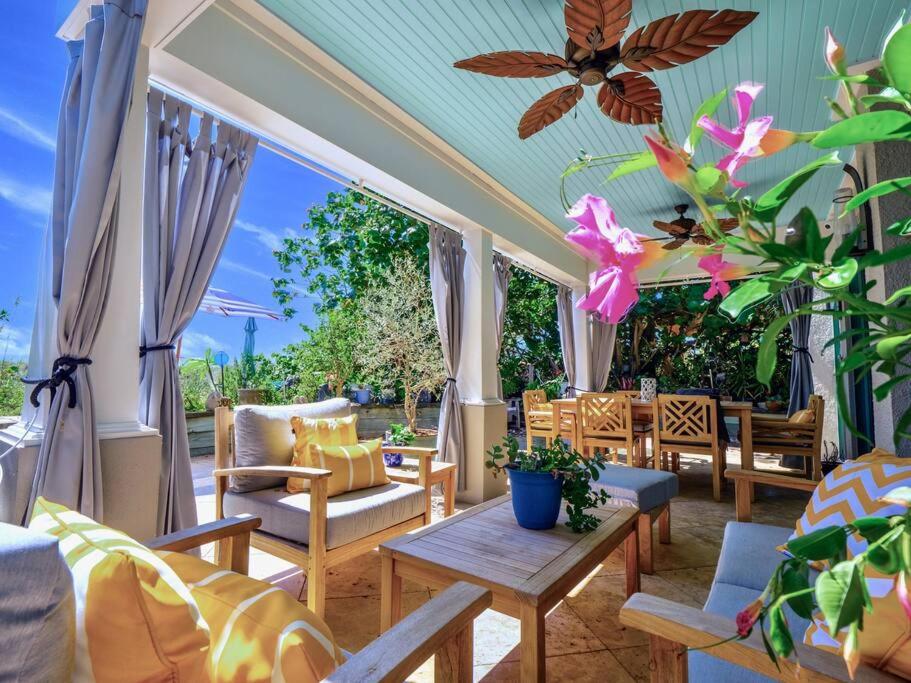 | Luxury Beachfront Villa